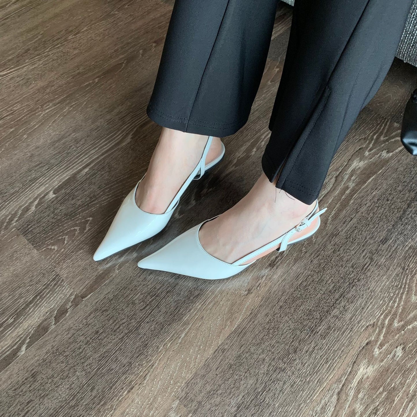 Geschlossene Zehensandalen für Damen mit Stilettoabsatz und spitzer Spitze, niedrige Schuhe