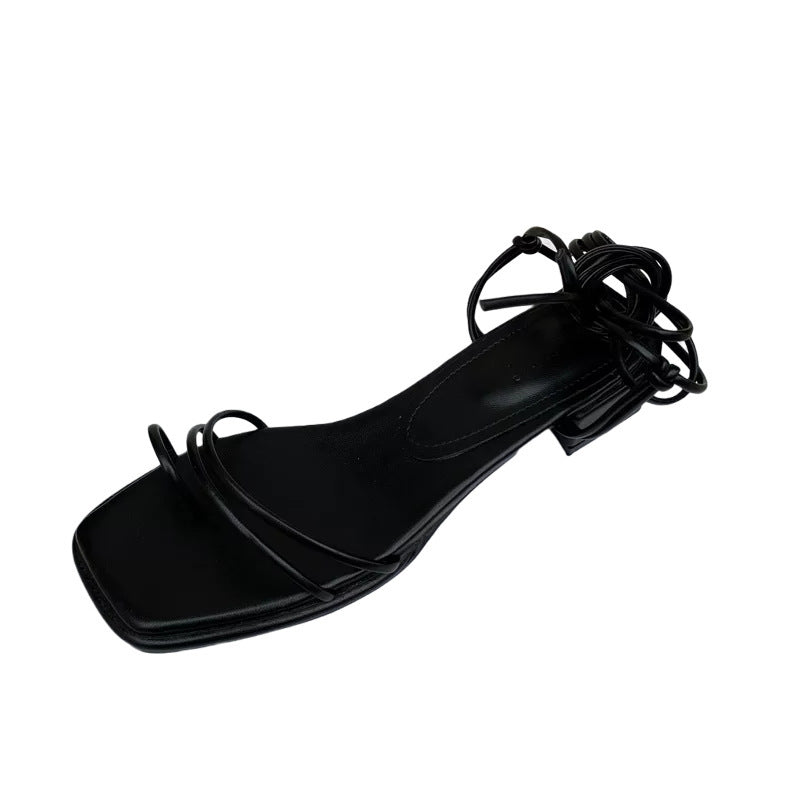 Römische Sandalen mit klobigem Absatz, Sommer, neuer koreanischer Stil, quadratische Zehenpartie, ausgehöhlter Riemen, Damenschuhe mit mittlerem Absatz