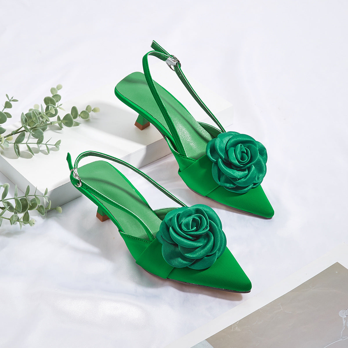 Three-dimensional Flower Decoration Kitten Heel Shoes Women's Elegant Closed Toe Back Empty