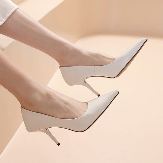 Europäische und amerikanische Stiletto-Schuhe mit spitzer Spitze und 6 cm hohen Absätzen