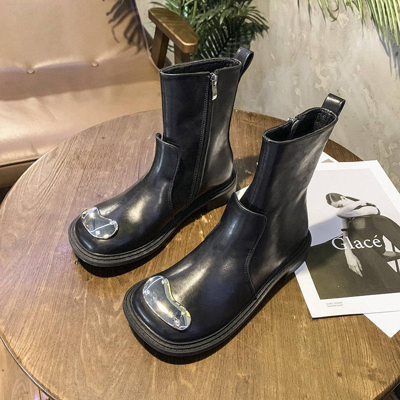 Flache Martin-Stiefel für Damen mit quadratischer Zehenpartie und Metallschnalle