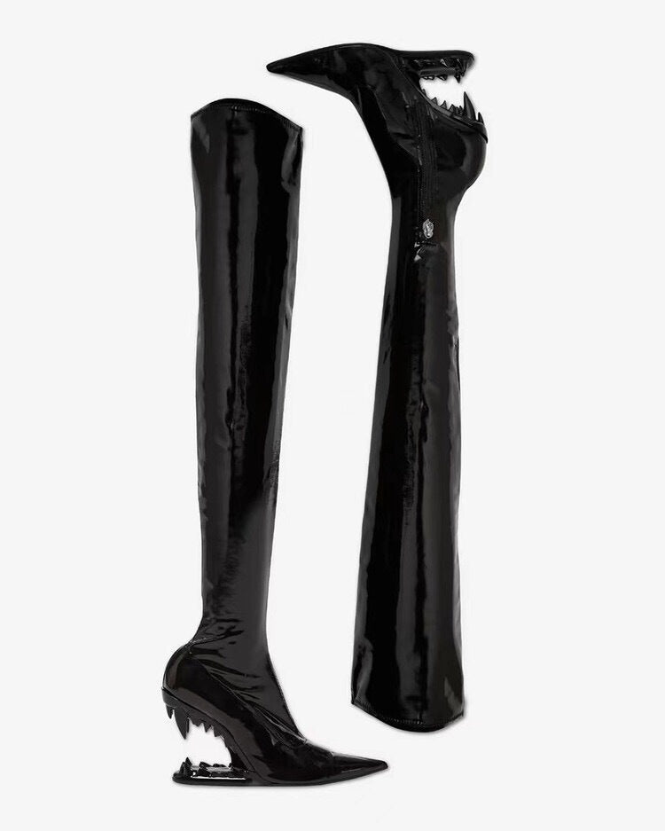 High-Top-Stretchstiefel aus Lackleder für Damen mit seitlichem Reißverschluss und Metall