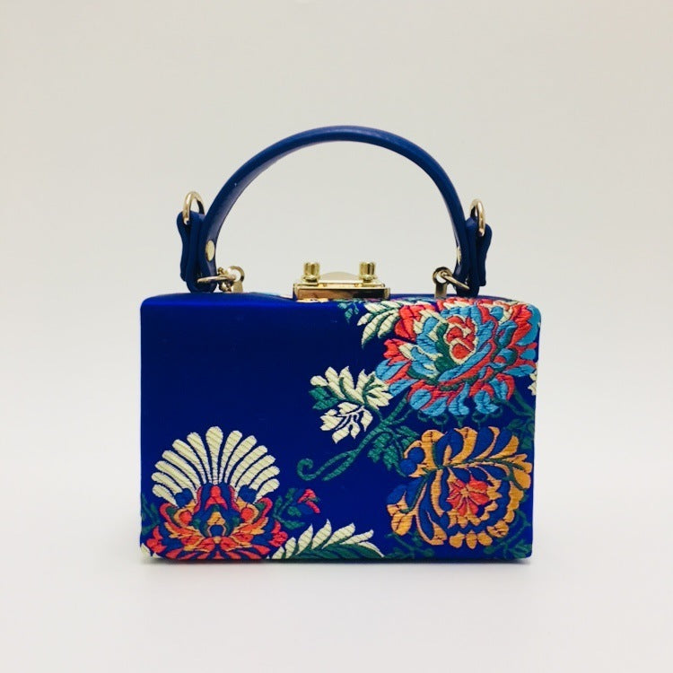 Nischen-Retro-Antik-Handtasche mit exquisiter Blumenstickerei