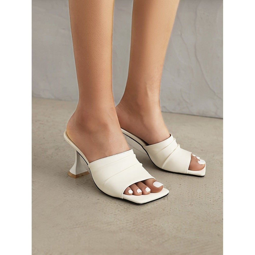 Sommerliche Sandalen und Hausschuhe für Damen mit offener Spitze und quadratischem Kopf