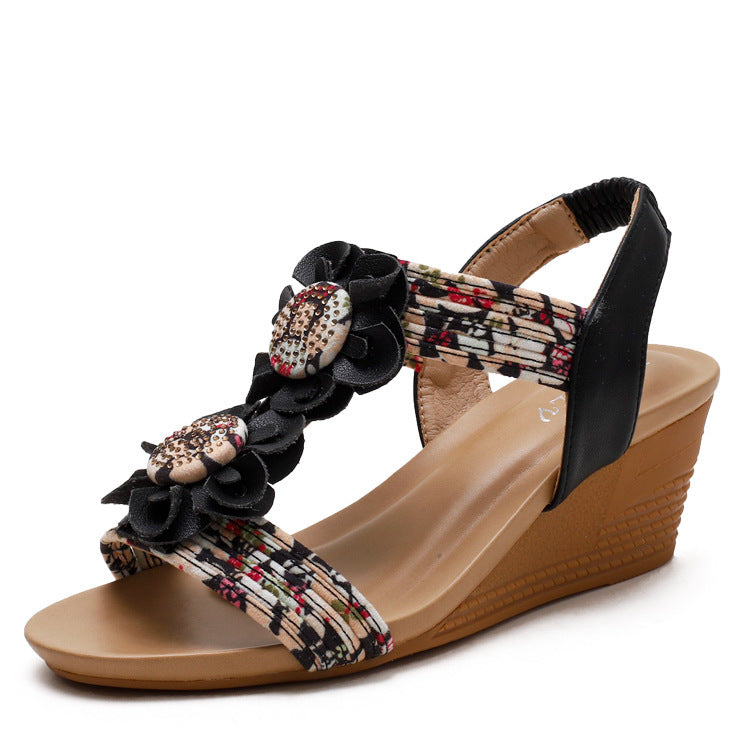 Lässige und modische Riemchensandalen mit mittlerem Keilabsatz