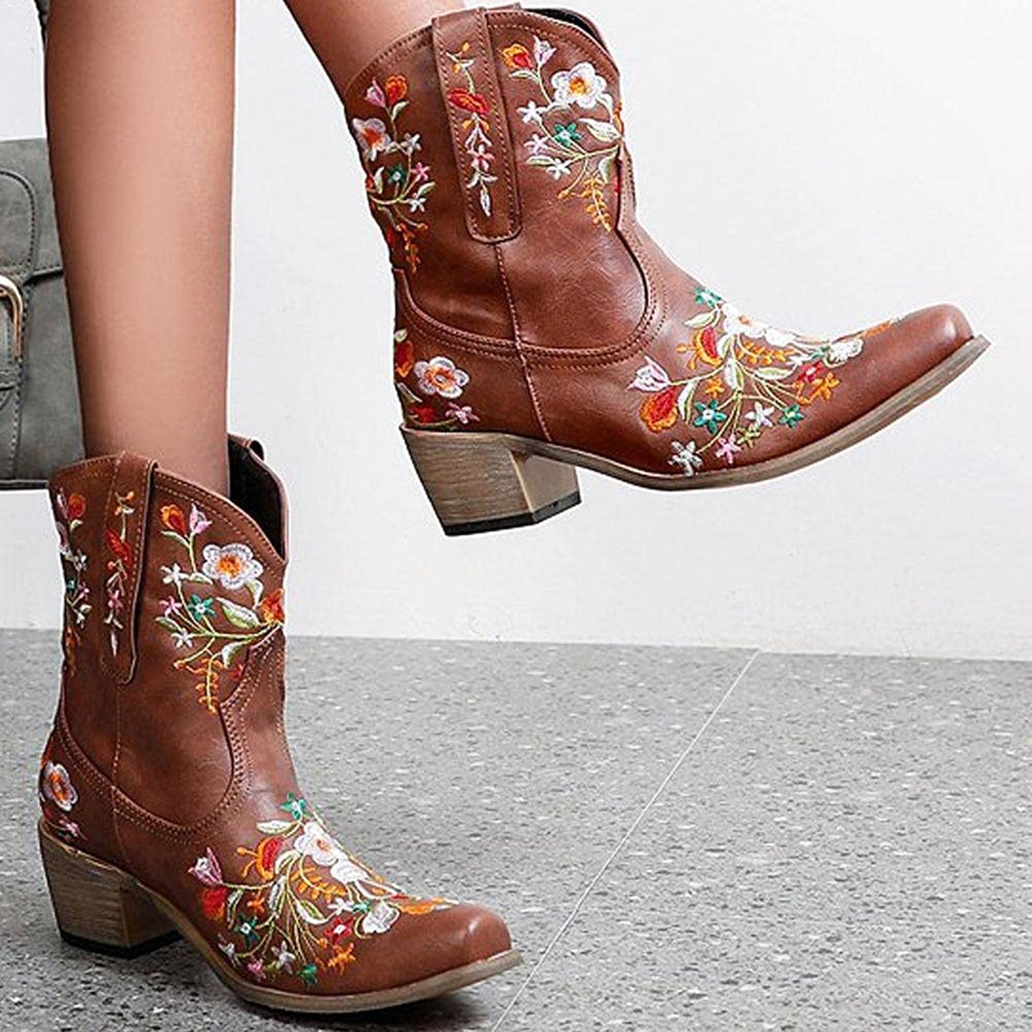 Women's Fashion Comfortable Low Heel Embroidered Boots