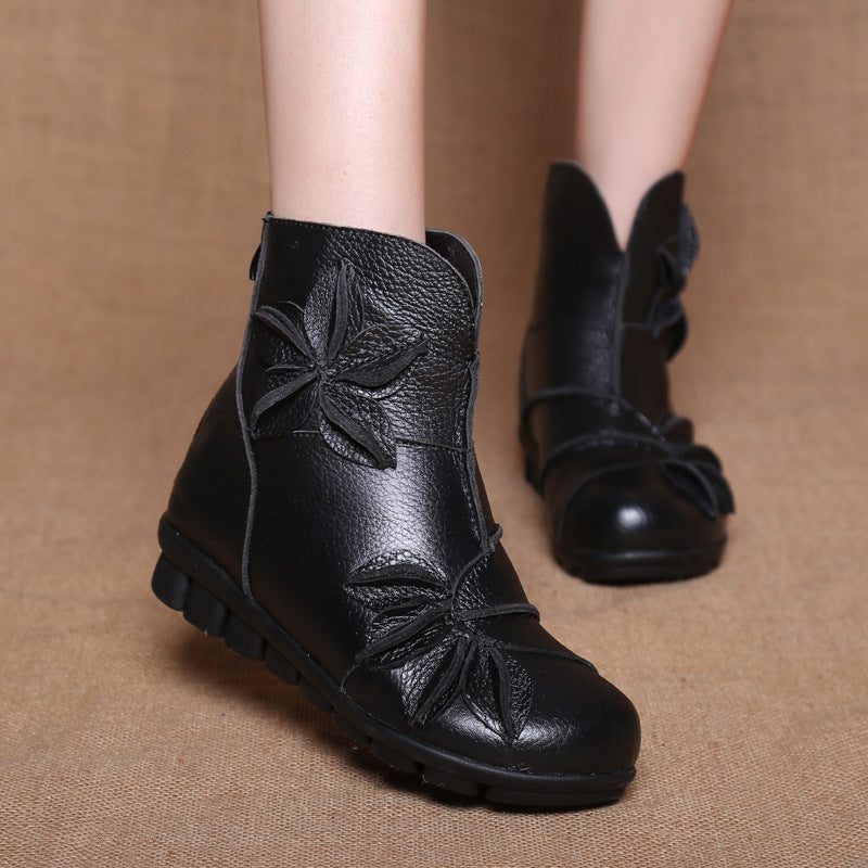 Neue Mom Booties aus echtem Leder für Damen mit flacher Unterseite, bequemer Damenstiefel im Ethno-Stil