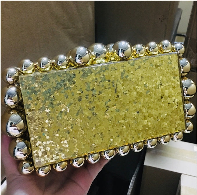 Große und kleine Clutch aus marmoriertem Acryl mit Perlen